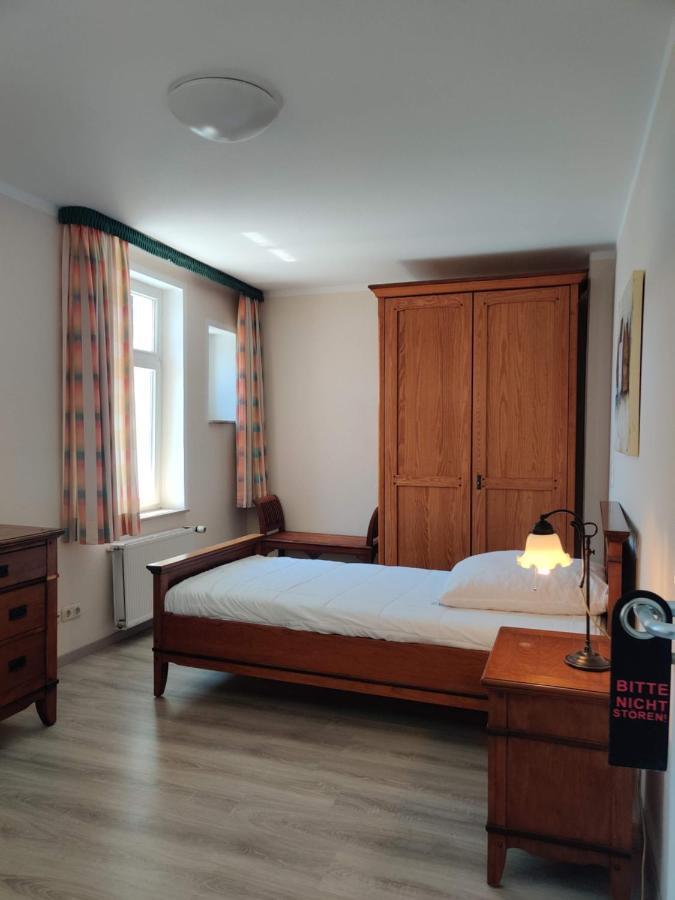 Laddu Gopal Hotel&Restaurant Wolfsbourg Extérieur photo